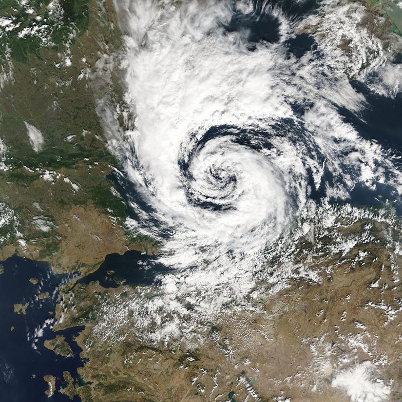 27 Eylül 2005'te Terra MODIS uydusu tarafından çekilmiş bir Karadeniz siklonu