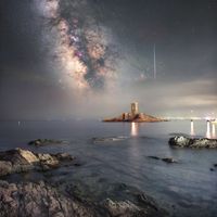  Meteor & Milky Way over the Mediterranean 