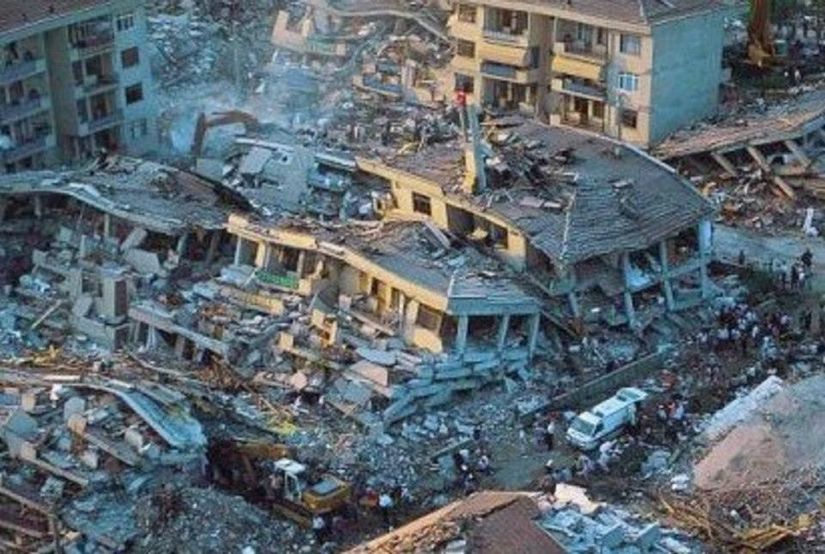 1999 depreminde zeminden çöken bina örnekleri...