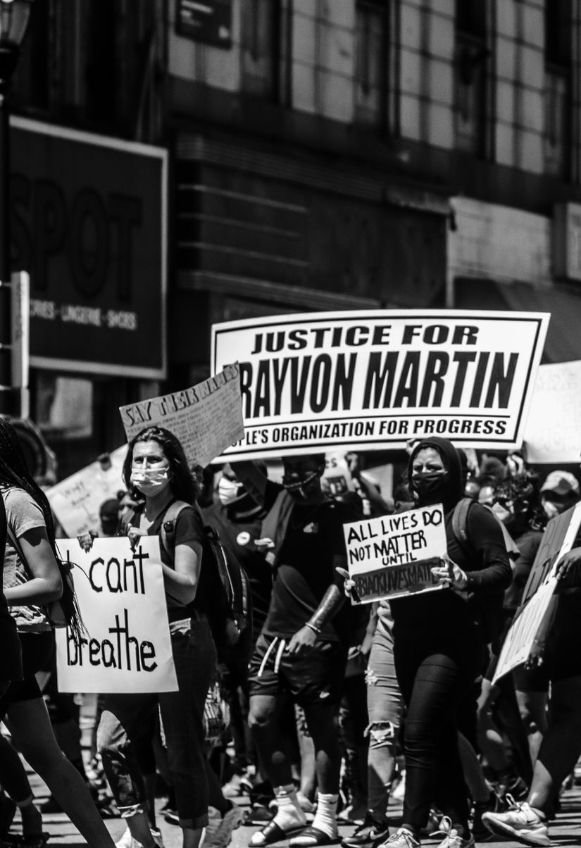 Trayvon Martin'in ölümü ve adaletin sağlanamaması, Black Lives Matter protestolarını başlatmıştır.