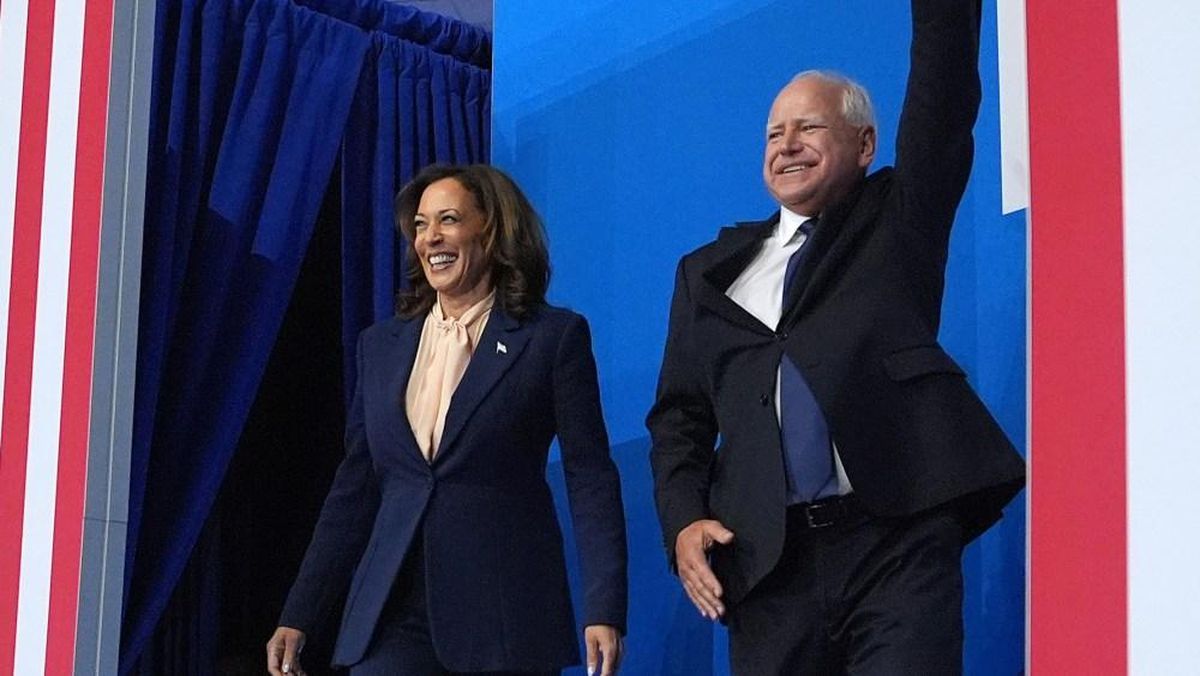 Kamala Harris And Tim Walz Energize Voters At Arizona Rally The