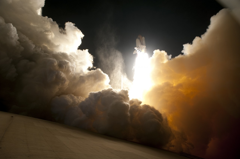 Endeavour, Şubat 2010'da STS-130 için 39A pistinden havalanıyor. Bu, uzay mekiği programının son gece fırlatışıydı.