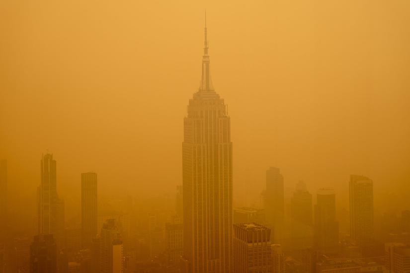 Yangın nedeniyle pusla kaplanmış New York