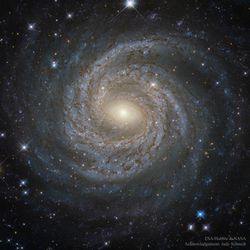 NGC 6814: Hubble’ın Gözünden Büyük Tasarımlı Sarmal Galaksi