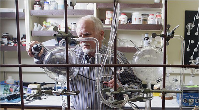 Deney düzeneği günümüzde San Diego Kalifornia Üniversitesinde, Miller ve Urey'in eski öğrencilerinden Jeffrey Bada'nın kontrolünde bulunmaktadır. Ayrıca deney düzeneği Denver Doğa ve Bilim Müzesinde sergilenmektedir.