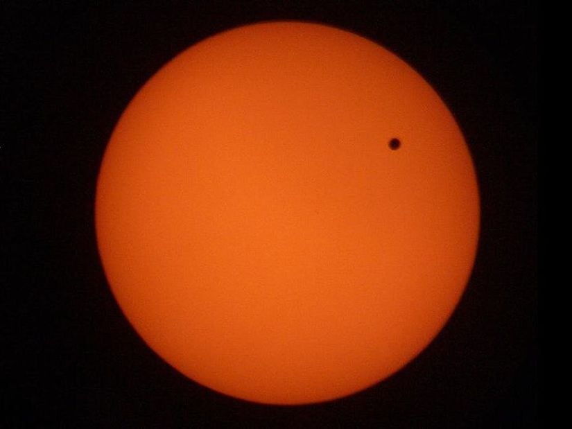 Venüs Güneş'in önünden geçerken