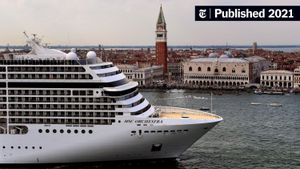 Cruise Ships Surge But Environmental Risks Loom