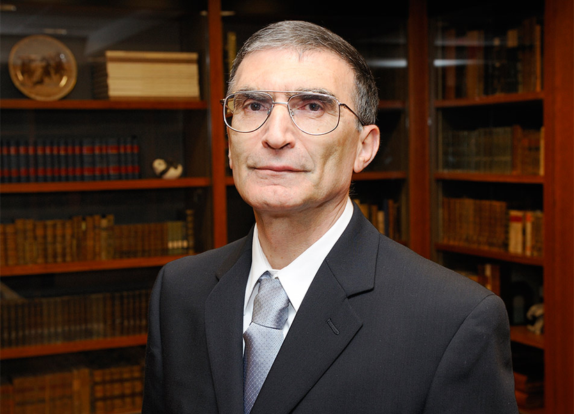Aziz Sancar: doktor, akademisyen, moleküler biyolog ve biyokimyager.