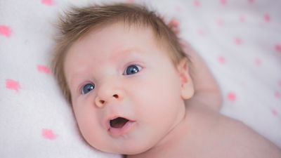 Bebeklerin Göz ve Saç Renkleri Neden Değişir?