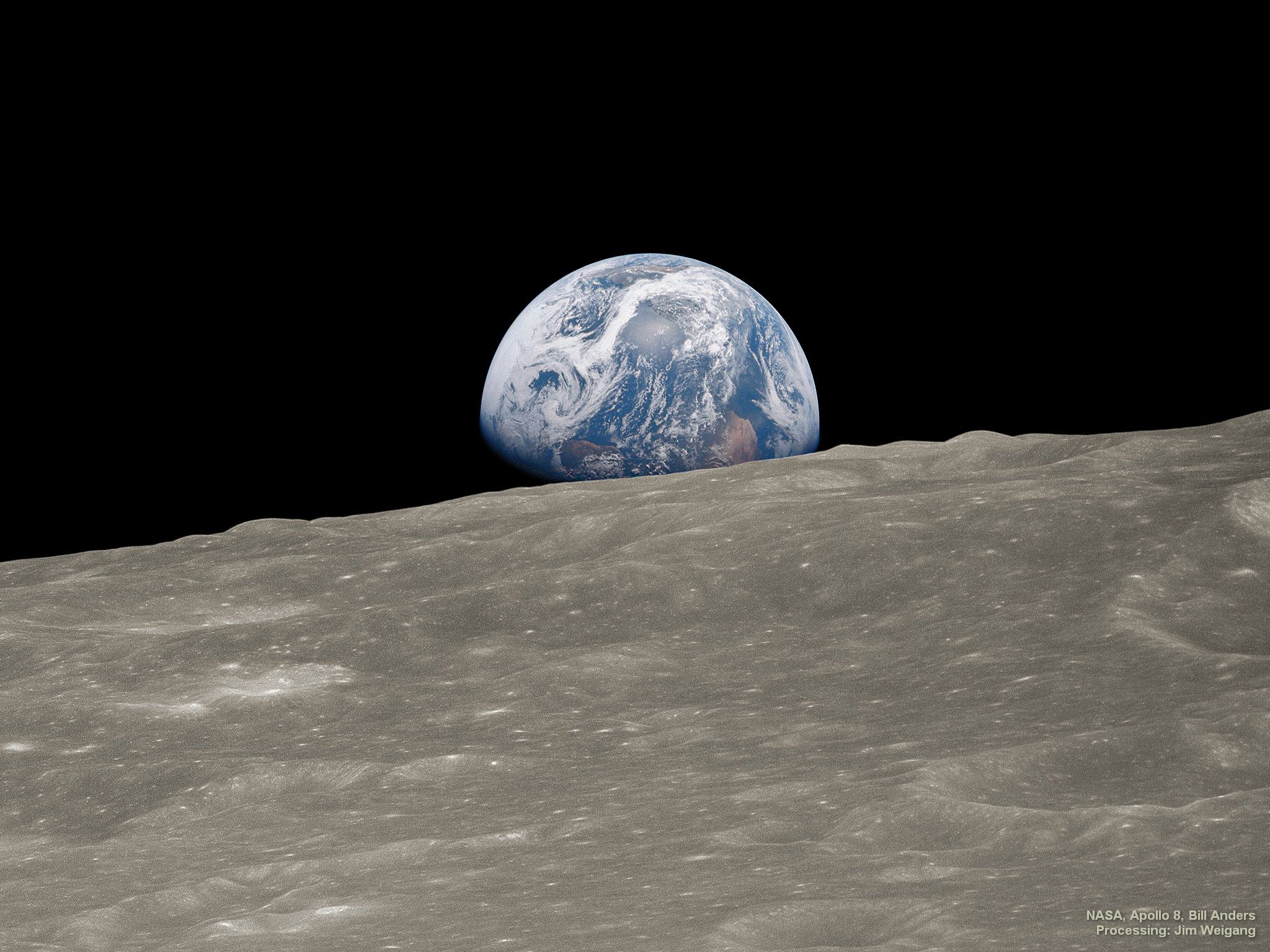  Earthrise 1: Historic Image Remastered 