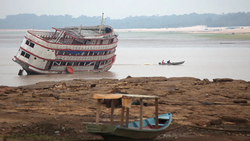 Amazon Nehirleri Şiddetli Kuraklık Nedeniyle 121 Yılın En Düşük Seviyesine Geriledi.