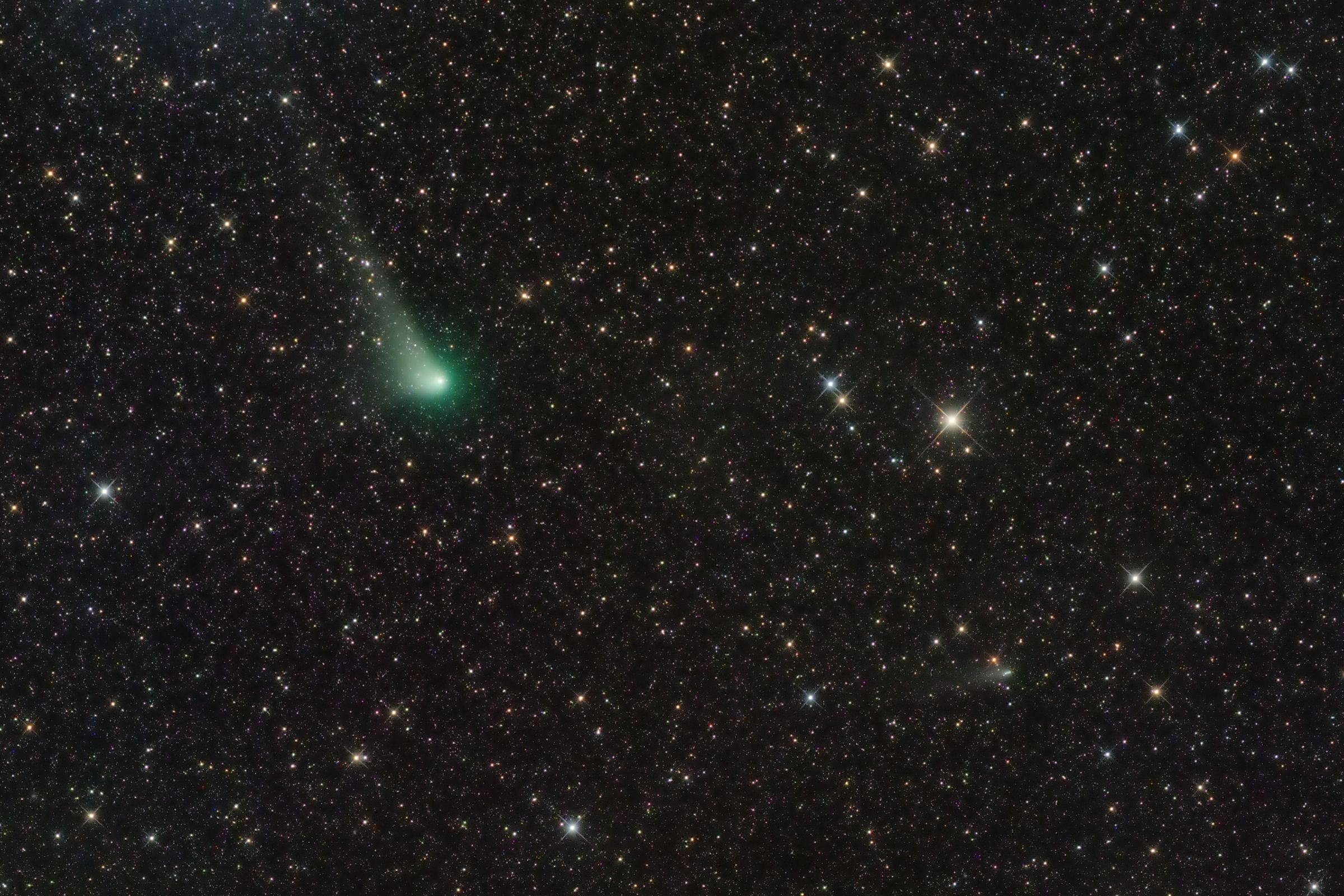  Two Comets in Southern Skies 