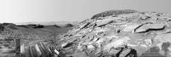 Mars’taki Düz Kaya Tepeleri