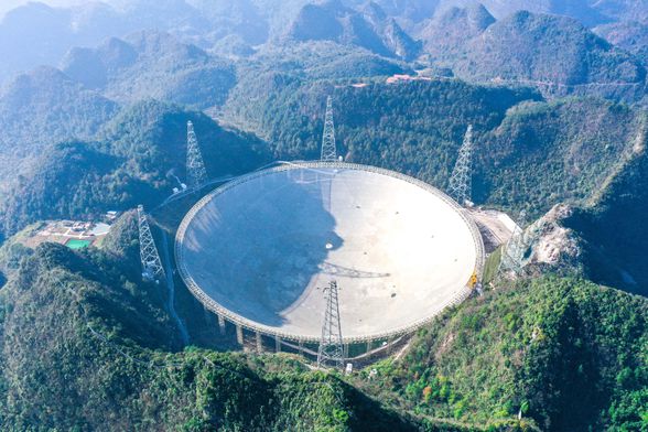 Çin'in inşa ettiği Aperture Spherical Teleskobu.