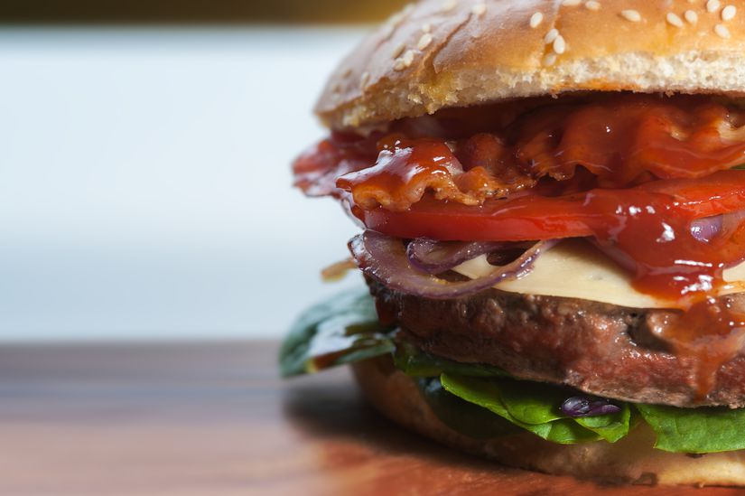 Food porn temalı bir burger fotoğrafı