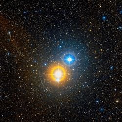 Birbirlerine yakın ikili yıldız sisteminde bir yıldız diğer yıldızdan önce Süpernova geçirip patlarsa bu diğer yıldızı etkiler mi?