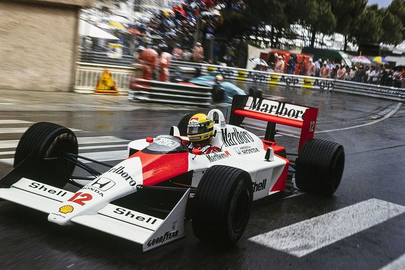 Senna 1988 sezonunda McLaren MP4/4 ile