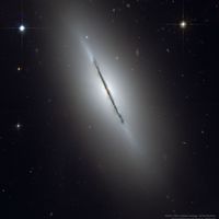 Kenarından Görülen NGC 5866 Galaksisi