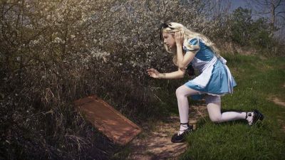 Alice Harikalar Diyarında Sendromu: Bir Lewis Carroll Kurgusunun Gerçek Oluşu!