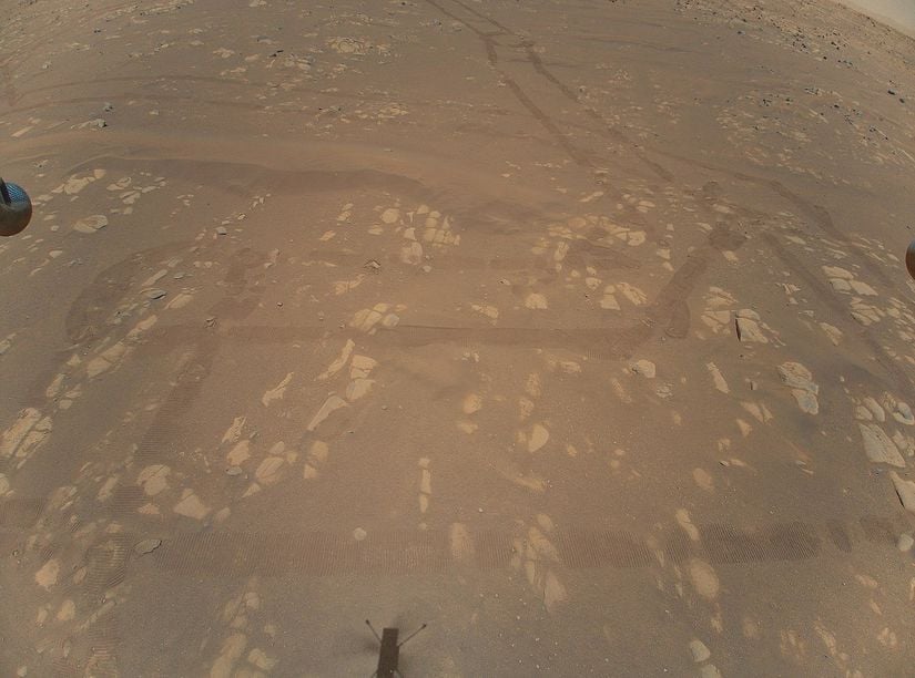 NASA’nın Mars’a göndermiş olduğu Perseverance keşif aracı tarafından 22 Nisan 2021’de çekilmiş olan ve Mars’ın yüzeyini çok net bir şekilde gösteren fotoğraf.