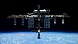 NASA, Uluslararası Uzay İstasyonunun Rus uzay enkazından kaçınmak için yön değiştirdiğini söylüyor.
