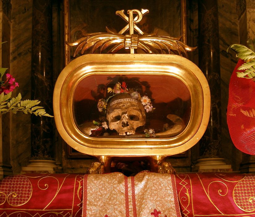 Cosmedin, Aziz Mary Bazilikası'ndaki Ternili Aziz Valentine'ın kalıntıları.
