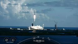 Falcon 9 roketi başka bir Starlink görevi için Florida'dan havalandı.