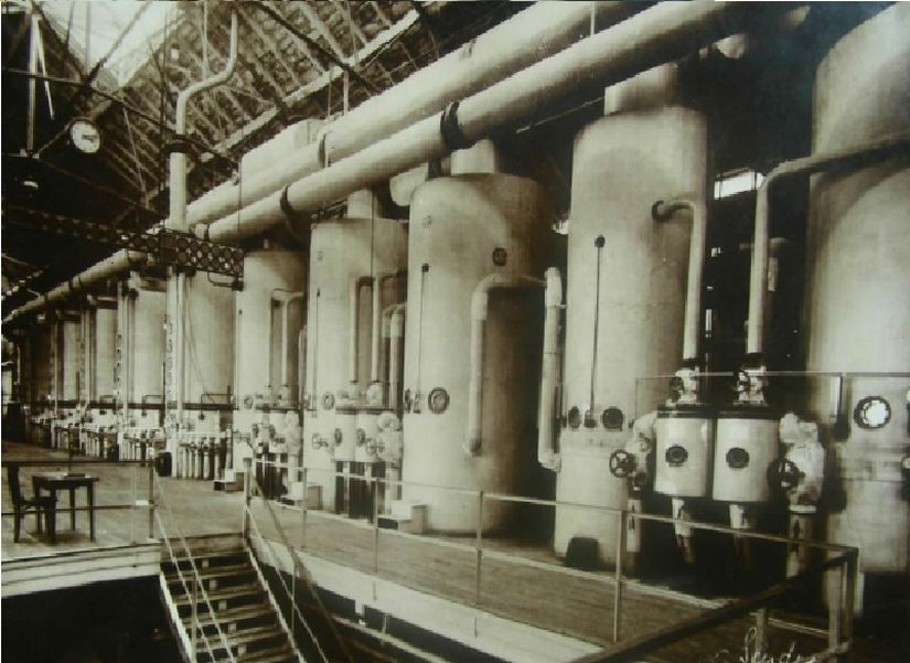 Uşak Şeker Fabrikası'ndaki buharlaştırıcılar (evaporatörler). Mehmet Şeker'in izni ile kullanılmıştır.