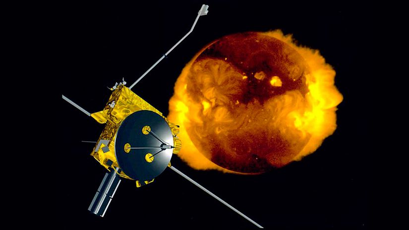 Ulysses uzay aracının Güneş'in etrafında dönerken ki illüstrasyonu. 6 Ekim 1990 günü, Discovery Uzay Mekiği'yle fırlatılan Ulysses ile 30 Haziran 2009 günü iletişim kesildi ve 18 yıl 9 aylık bir sürenin ardından görevi sona ermiş oldu.