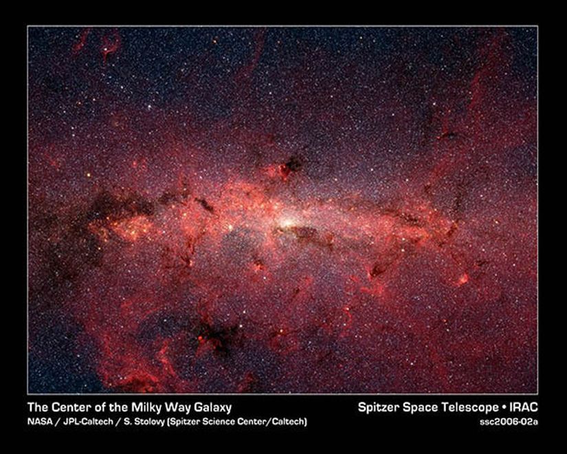 400 milyar yıldıza ev sahipliği yapan ve bizim gezegenimizin de içinde bulunduğu Samanyolu Galaksisi’nin merkezinin kızıl ötesi görüntüsü.