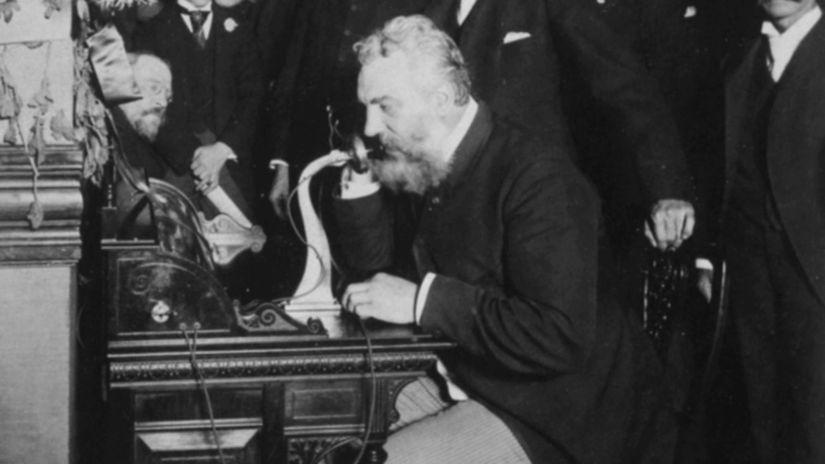 Graham Bell'in o dönemlerde "deneysel" olan telefonu