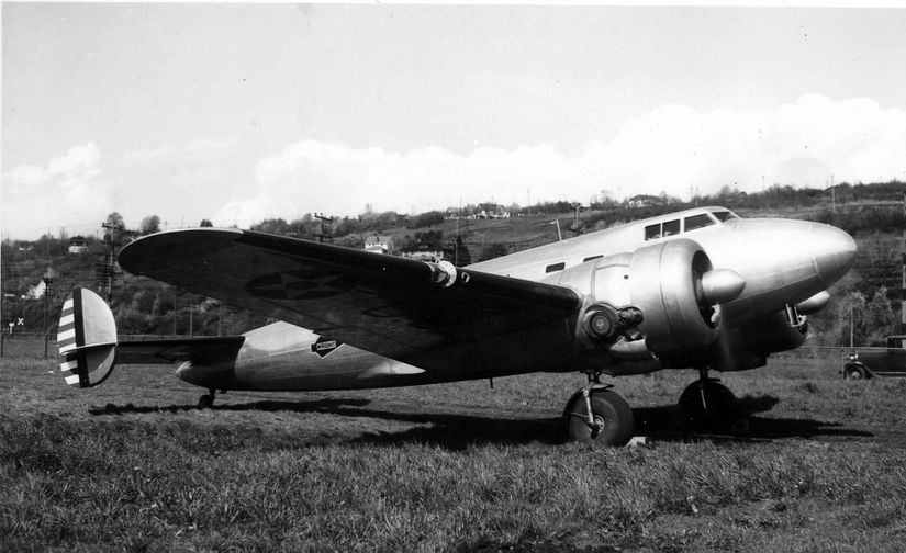Basınçlandırılmış kabine sahip ilk uçaklardan The Lockheed XC-35