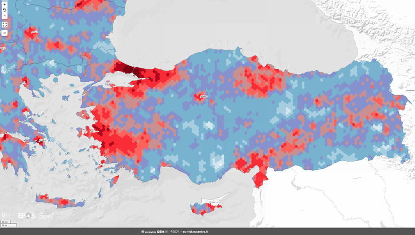 Türkiye ve çevresinin sismik risk haritası. Risk açık maviden koyu kırmıza doğru artıyor.