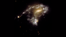 NASA'nın Hubble Uzay Teleskobu Galaktik Bir 'İnci Dizisini' Ortaya Çıkardı!