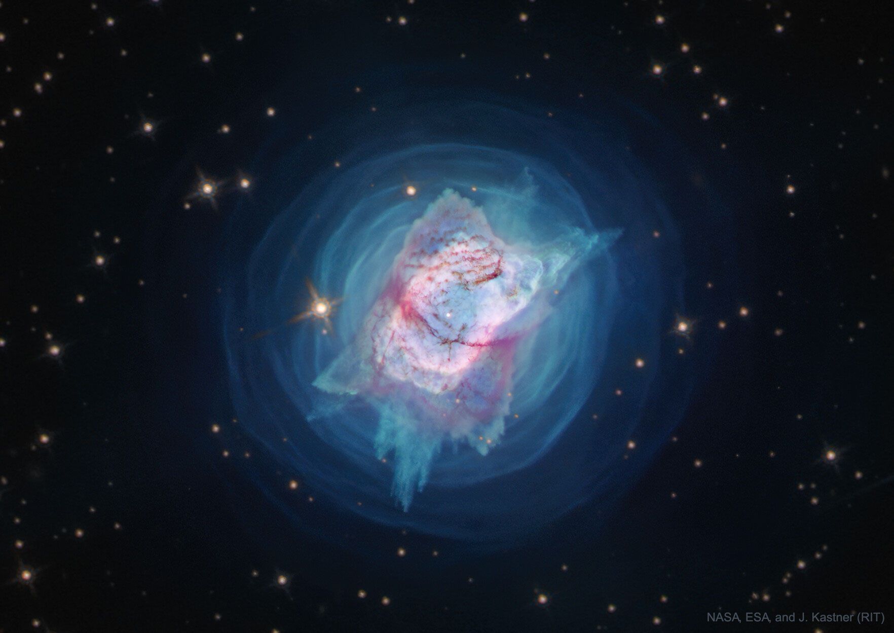 Hubble’dan Parlak Gezegenimsi Bulutsu NGC 7027