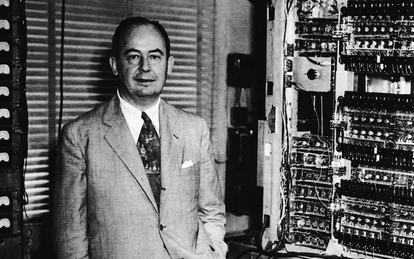 Matematikçi John von Neumann, günümüzün hesaplama makinelerinde bulunan bileşenler ile insan beyninin bileşenleri arasında birbiri ardına benzetmeler yaparak insan sinir sisteminin fonksiyonunun 'ilk bakışta sayısal' olduğunu kesin bir dille ifade etti.