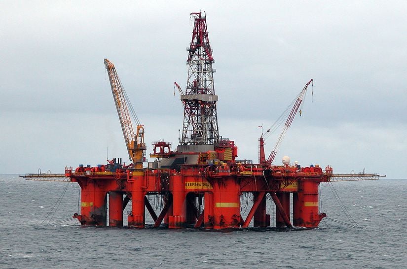 Kuzey Denizi'ndeki bir petrol platformu.