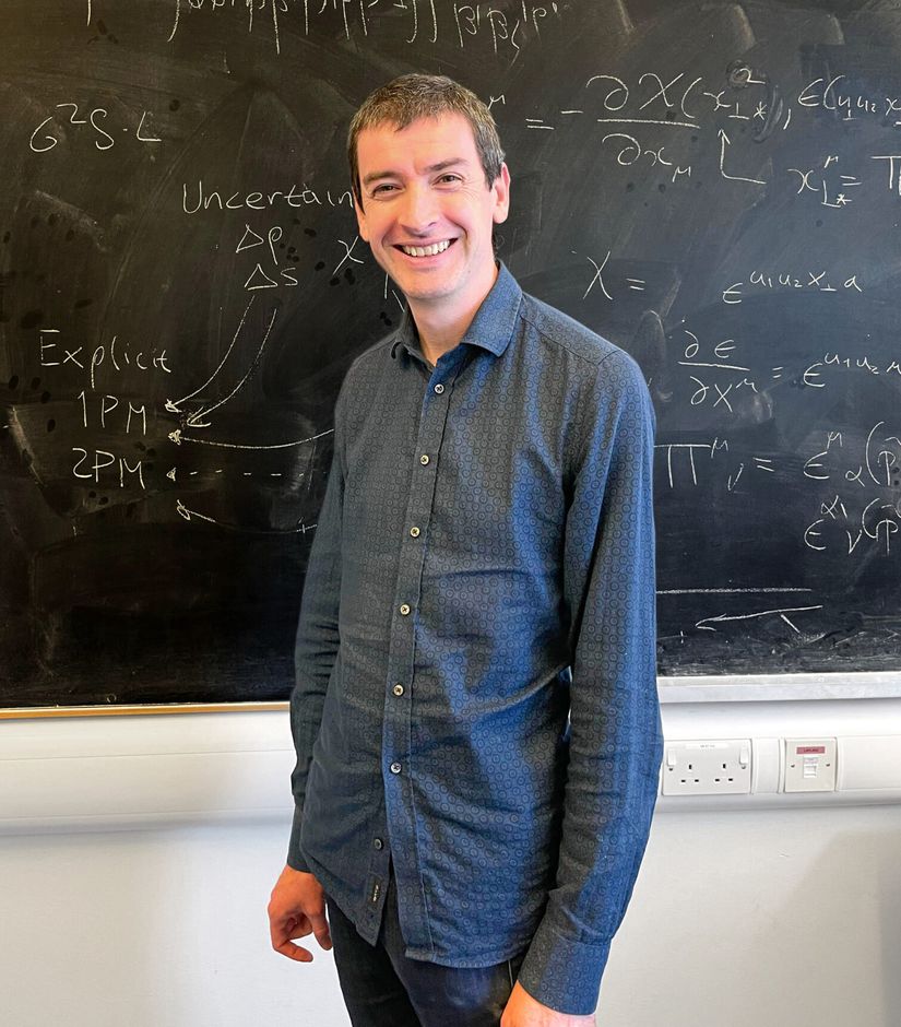 Donal O'Connell, Edinburgh Üniversitesi'nde teorik fizikçi.