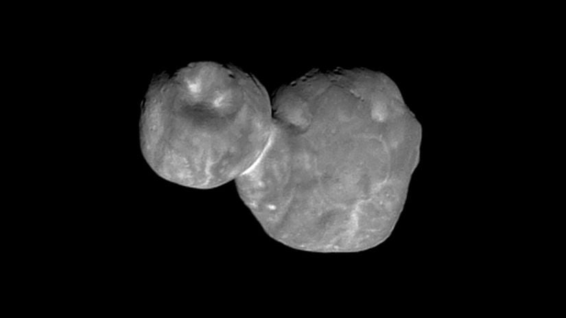 Birbirine yapışık iki nesneden oluşan 2014 MU69; yapının nasıl oluştuğu konusu gizemini korumaktadır.