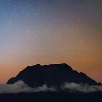 Halley Kuyruklu Yıldızı SWAN Kuyruklu Yıldızı’na Karşı