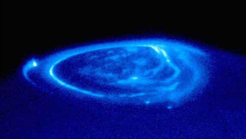Hubble Uzay Teleskobu'nun çektiği Jüpiter’de oluşan aurora.