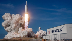 SpaceX Falcon 9 Endonezya için Telkomsat Uydusunu Fırlattı.