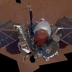  InSight Lander Takes Selfie on Mars 