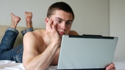 Porno İzleyen Kişilerin Beyninde Gri Madde Azalıyor Olabilir!
