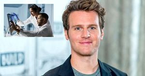 Jonathan Groff Set To Dazzle Broadway As Bobby Darin