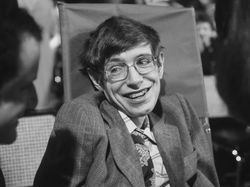 Stephen Hawking bir keresinde ölü taklidi yapmıştı.