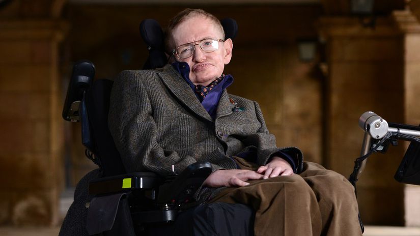 &quot;İnsanın yapabileceklerinin bir sınırı olmamalı. Hepimiz birbirimizden farklıyız. Hayat ne kadar kötü gözükürse gözüksün, her zaman yapabileceğimiz ve başarabileceğimiz bir şeyler vardır. Hayat varsa, umut da vardır.&quot; - Stephen Hawking (1942-2018)