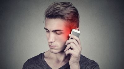 Cep Telefonu Kanser Yapar mı? Cep Telefonu Kullanmak Beyin Kanseri veya Tümör Riskini Artırır mı?