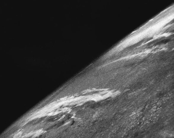 White Sands Roketi tarafından çekilen Dünya'nın ilk fotoğrafı