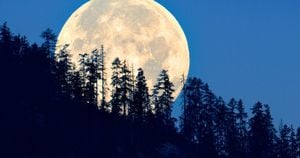 Hunter’s Moon Shines Bright Over October Skies